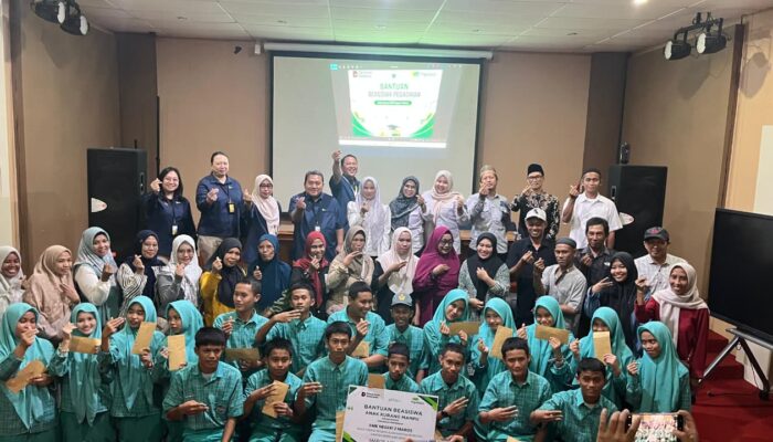 PT Pegadaian Perkuat Komitmen Pendidikan Lewat Program Beasiswa untuk Siswa Maros