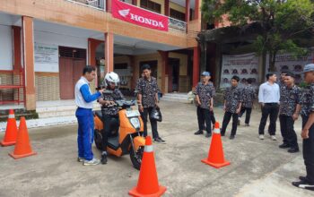 Asmo Sulsel Edukasi Safety Riding Siswa SMK Tri Tunggal 45 Makassar, Hadirkan Praktik Langsung dengan Honda Icon-e
