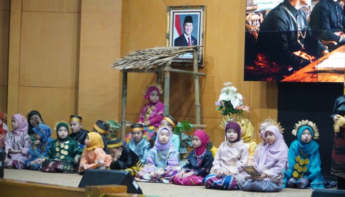 SD Islam Athirah 2 Lestarikan Budaya Bugis Lewat Drama, Bupati Sidrap Beri Apresiasi