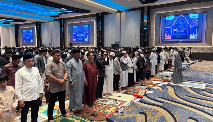 Ribuan Jamaah Hadiri Salat Idul Adha di Sandeq Ballroom Claro Makassar