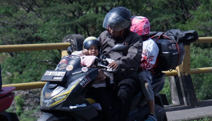 Kampanye #Cari_Aman, Asmo Sulsel Ajak Orang Tua Berkendara Aman Bersama Anak