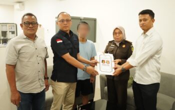 Bea Cukai Makassar Serahkan Tersangka Kasus Rokok Ilegal ke Kejaksaan