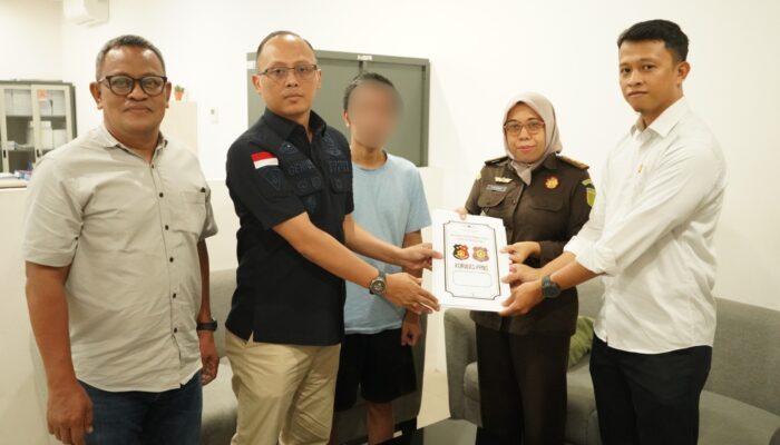 Bea Cukai Makassar Serahkan Tersangka Kasus Rokok Ilegal ke Kejaksaan
