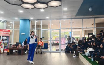 Instruktur Safety Riding Wanita Asmo Sulsel Edukasi Mahasiswa Bosowa