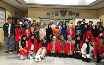 TIM CARA’DE BEM KMF TP UH Gelar Pelatihan Budidaya Maggot untuk Warga Desa Tinggimae