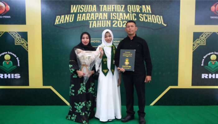 Air Mata Inayah di Wisuda Tahfidz RHIS: “Ayah, Ibu… Izinkan Aku Membalas Semua Pengorbanan Kalian”