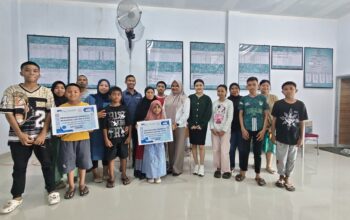 Grup Astra Makassar Salurkan Beasiswa untuk 10 Pelajar KBA Burasa