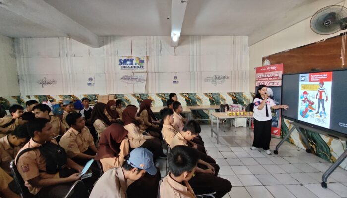 Asmo Sulsel dan Polsek Somba Opu Edukasi Safety Riding di Sekolah