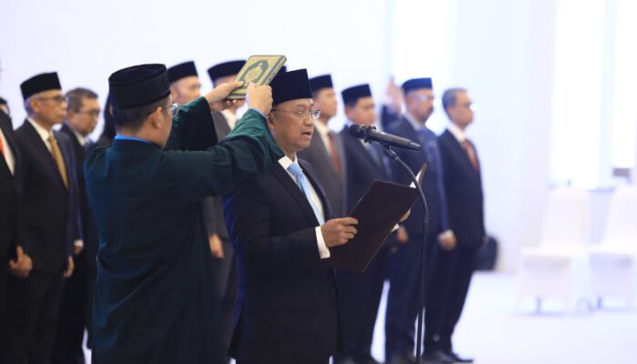 OJK Perkuat Pengawasan Bursa Mineral Strategis, Sarjito Resmi Dilantik