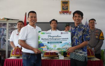 Pegadaian Dukung Pendidikan Anak Berprestasi di Pulau Barrang Lompo