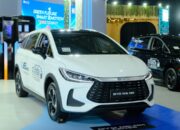 BYD M6 EV Jadi Andalan Haka Karebosi Perkenalkan Mobil Listrik di GIIAS Makassar