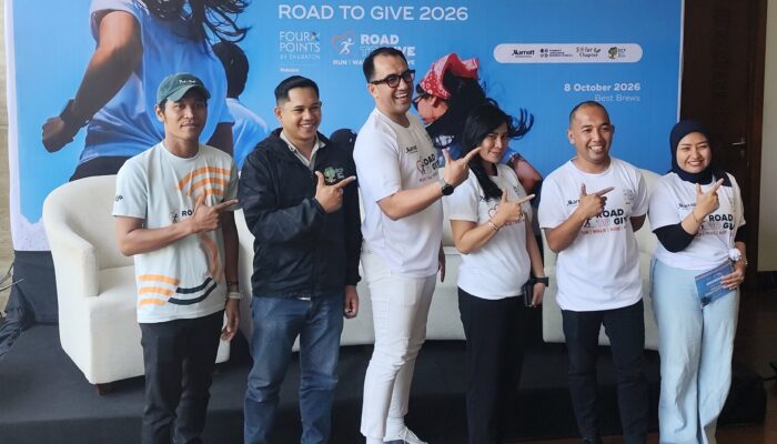 Lari Sambil Berbagi, Road to Give Hadir di Makassar